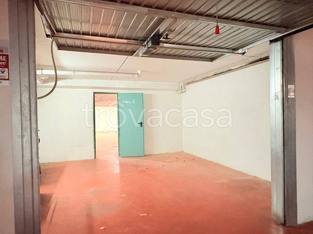 locale di sgombero in affitto a Roma in zona Torrino