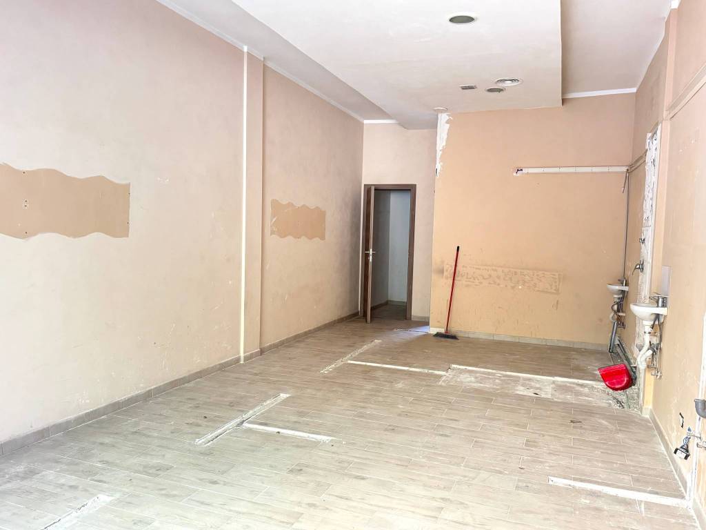 negozio in affitto a Roma in zona Ostiense