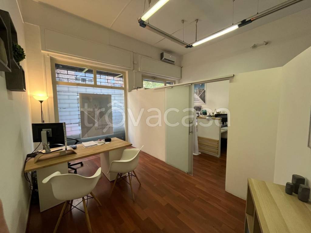 negozio in affitto a Roma in zona Appio Latino