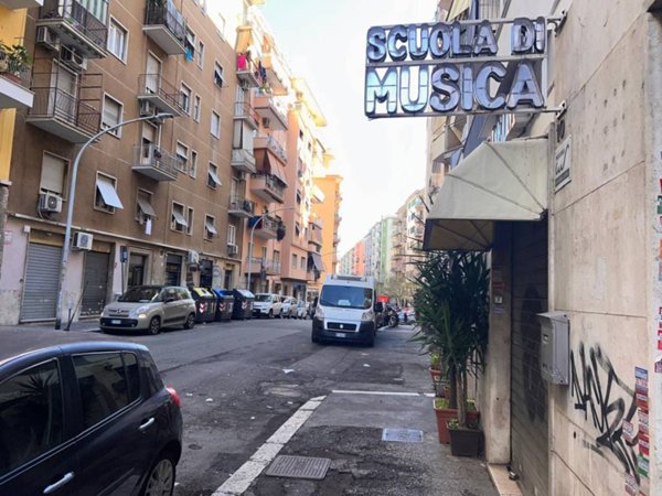 negozio in affitto a Roma in zona Appio Latino