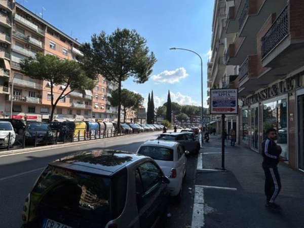 negozio in affitto a Roma in zona Appio Latino