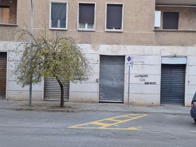 negozio in affitto a Roma in zona Tuscolano