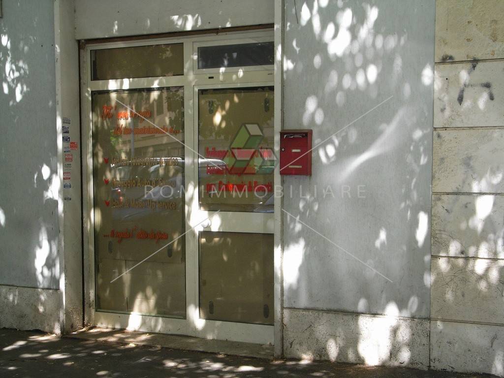 negozio in affitto a Roma in zona Cinecittà