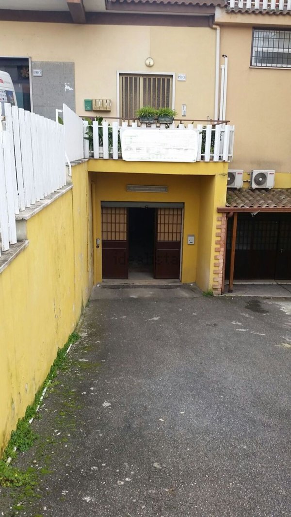 locale di sgombero in affitto a Roma in zona Finocchio