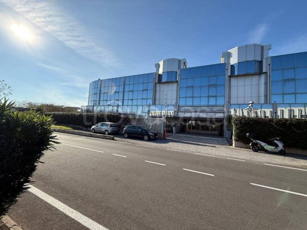 ufficio in affitto a Roma in zona Settecamini