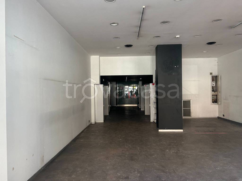 negozio in affitto a Roma