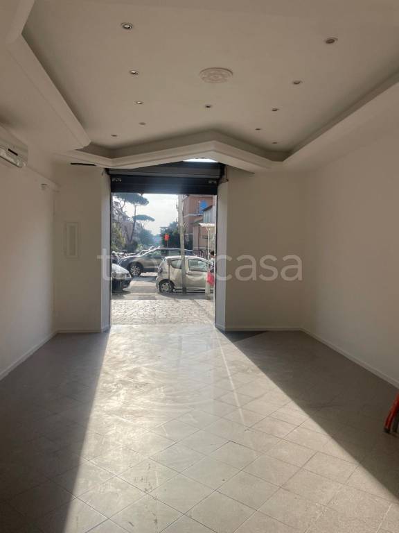 negozio in affitto a Roma in zona Torrevecchia