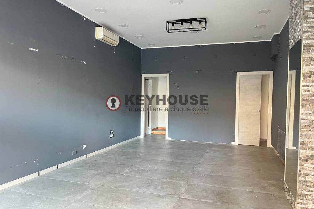 negozio in affitto a Roma in zona Torrino