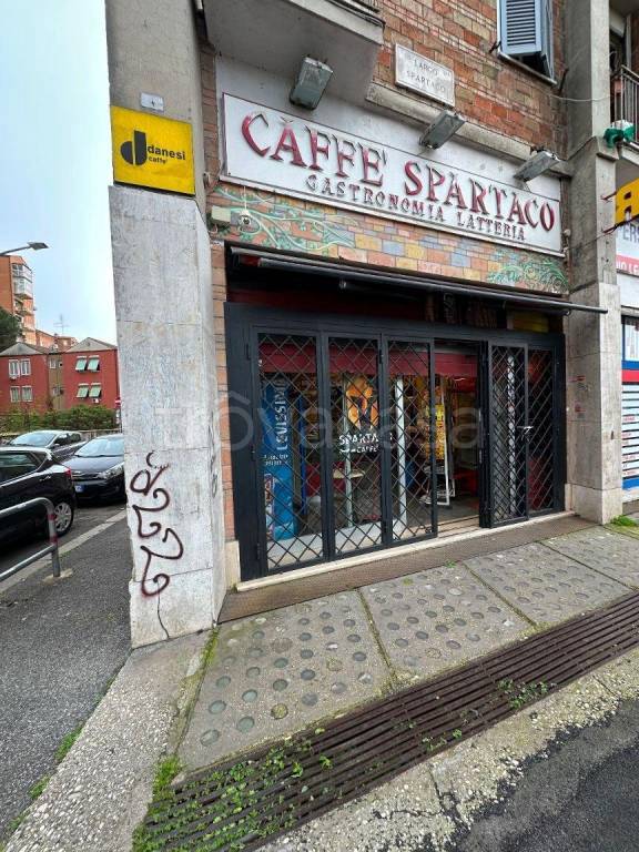 negozio in affitto a Roma in zona Appio Claudio