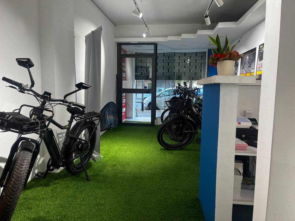 negozio in affitto a Roma in zona Tuscolano