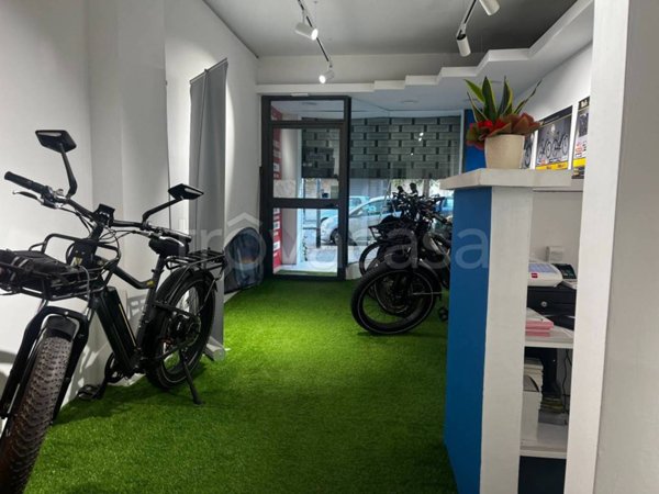 negozio in affitto a Roma in zona Tuscolano