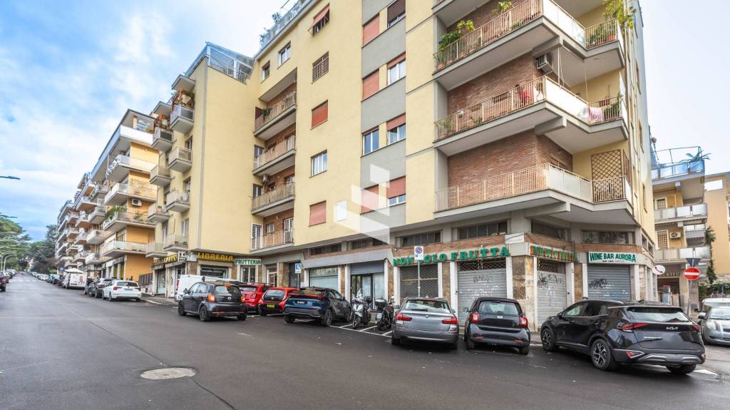 negozio in affitto a Roma