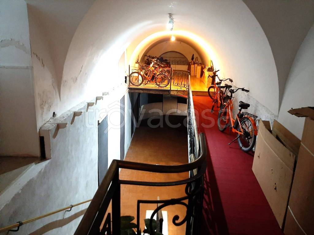 negozio in affitto a Roma in zona Trevi-Colonna