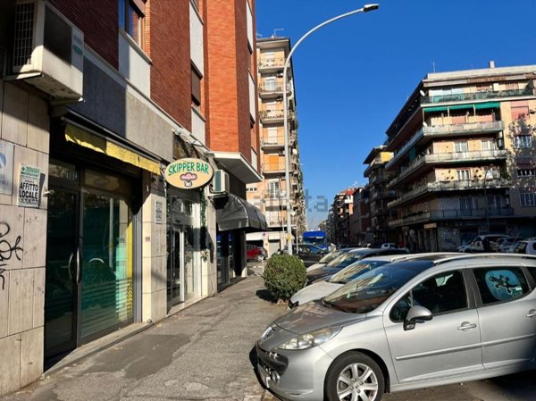 locale commerciale in affitto a Roma in zona Appio Claudio