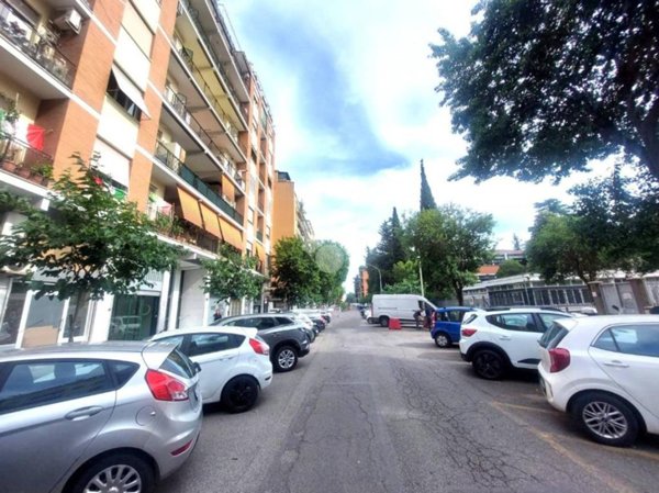 negozio in affitto a Roma in zona Portuense