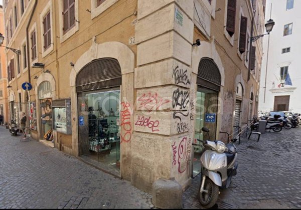 negozio in affitto a Roma in zona Rione Regola