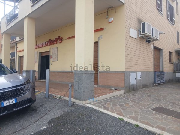 locale commerciale in affitto a Roma in zona Finocchio