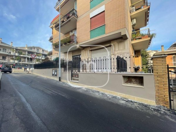 negozio in affitto a Roma in zona Finocchio