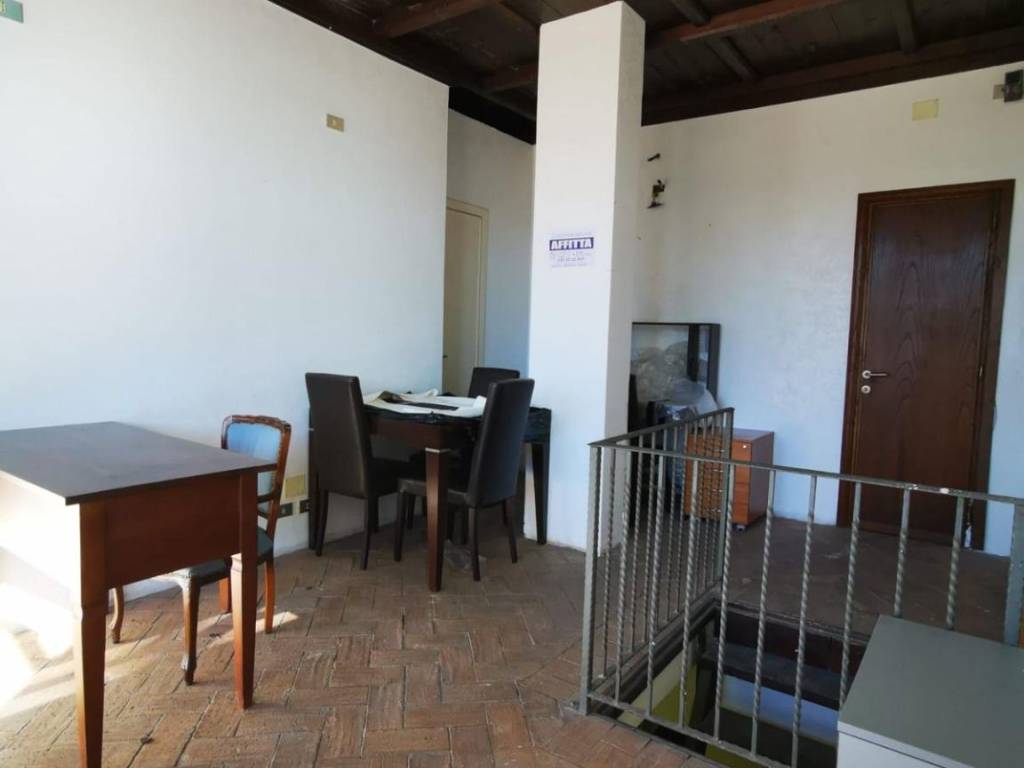 negozio in affitto a Roma in zona Castel Fusano