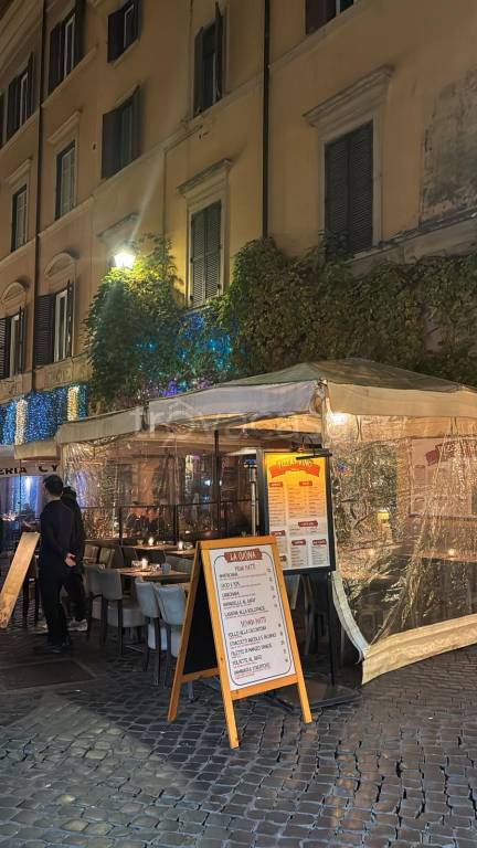 negozio in affitto a Roma in zona Parione/Sant'Eustachio