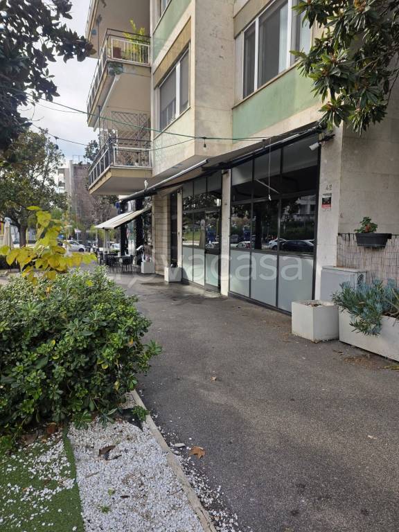 negozio in affitto a Roma in zona EUR