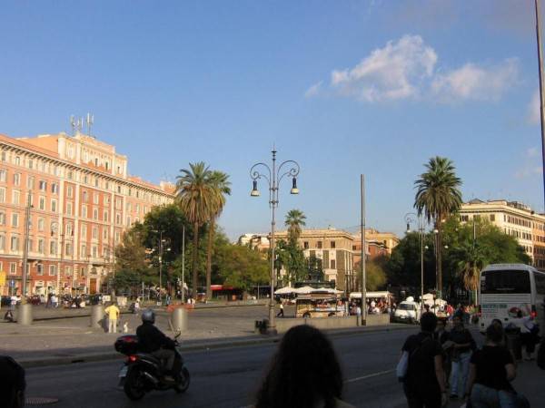 negozio in affitto a Roma in zona Rione Prati