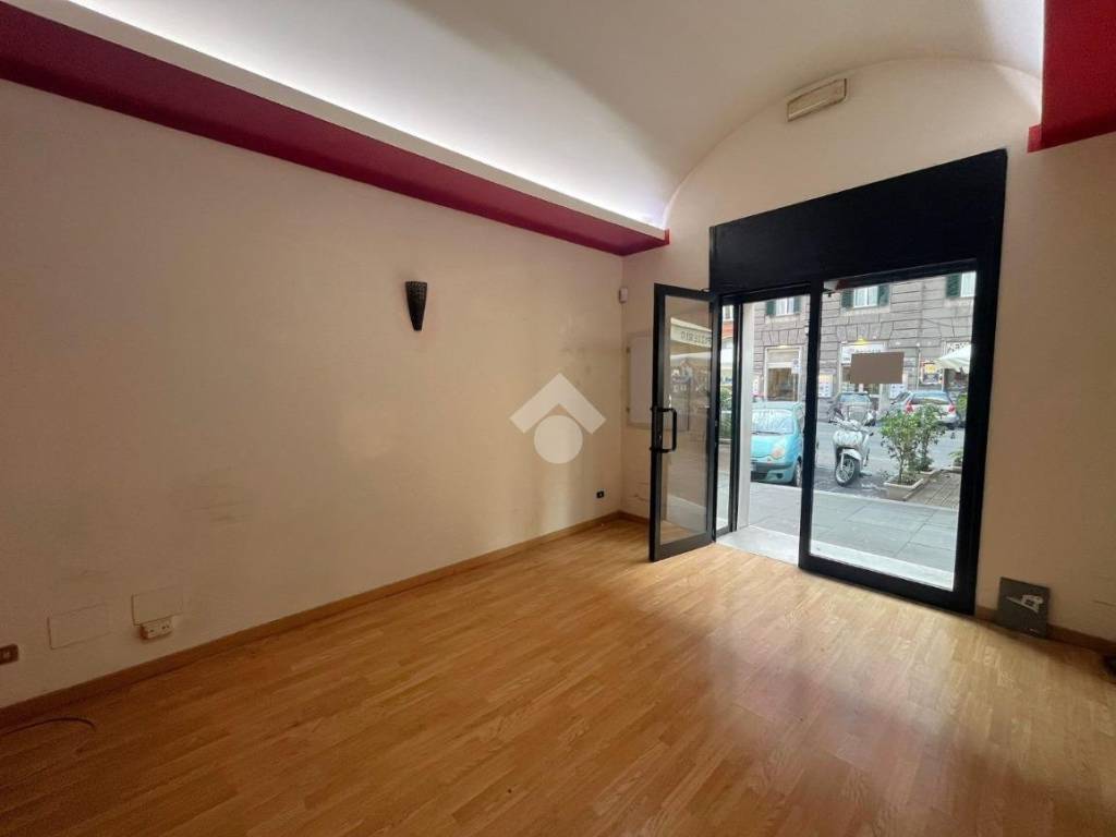 negozio in affitto a Roma in zona Esquilino
