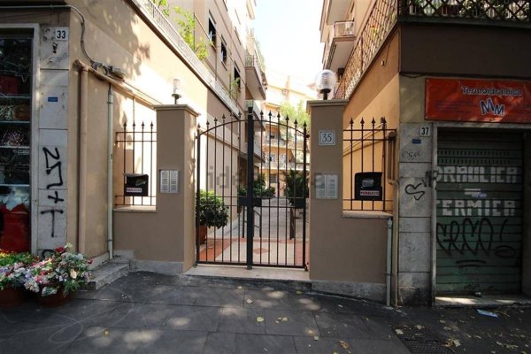 negozio in affitto a Roma in zona Appio Latino