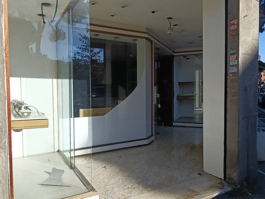 negozio in affitto a Roma in zona Portuense