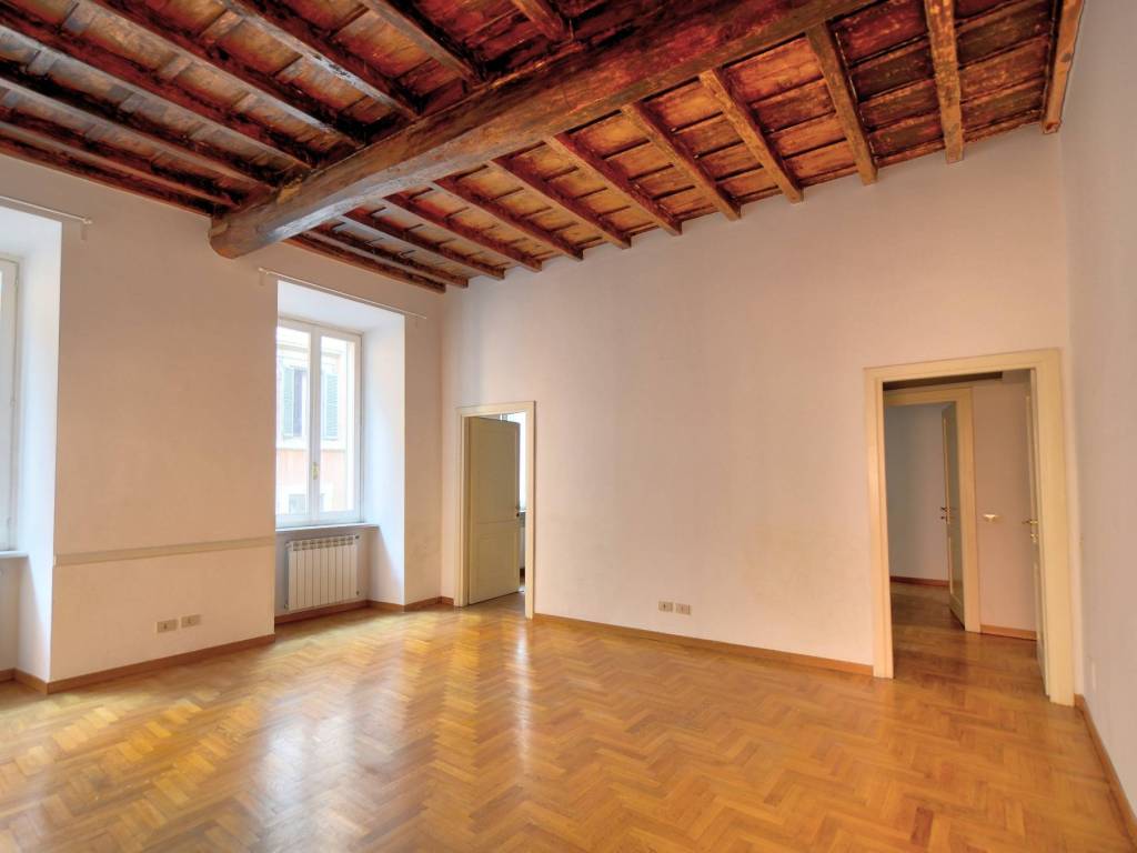 appartamento in affitto a Roma in zona Trevi-Colonna