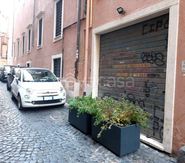 locale commerciale in affitto a Roma in zona Trevi-Colonna