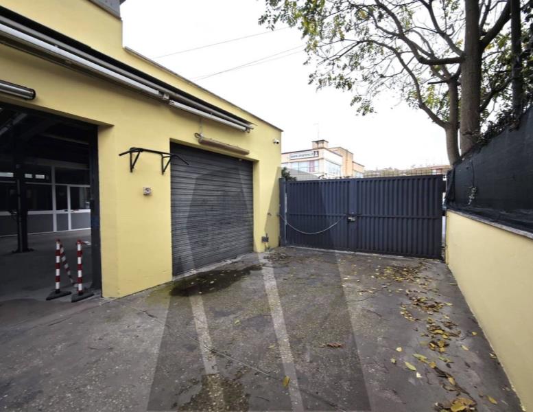 locale commerciale in affitto a Roma