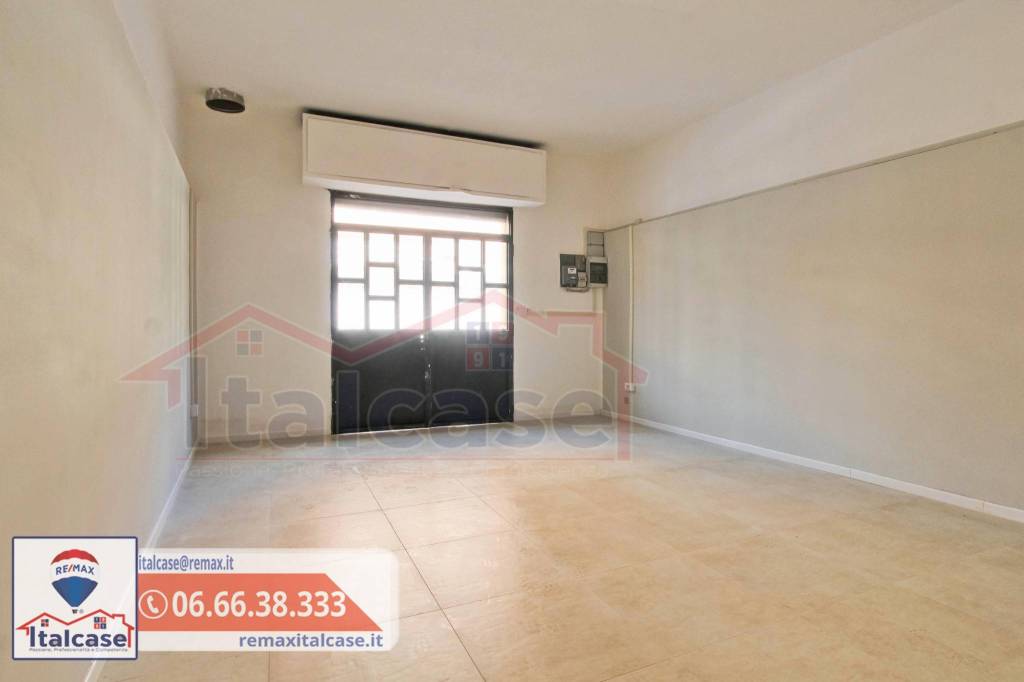 negozio in affitto a Roma in zona La Pisana