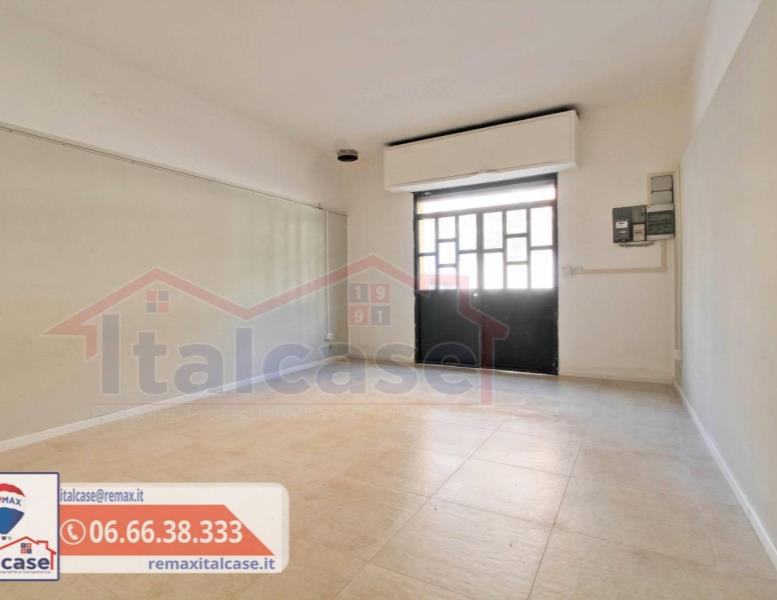 negozio in affitto a Roma in zona La Pisana