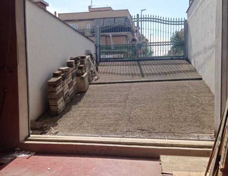 locale commerciale in affitto a Roma in zona Prenestino-Centocelle