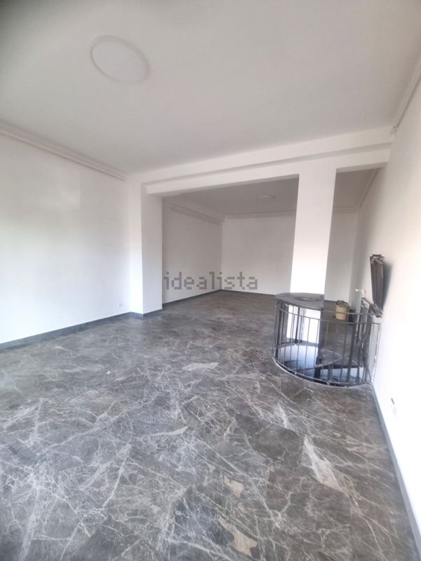 locale commerciale in affitto a Roma in zona Axa