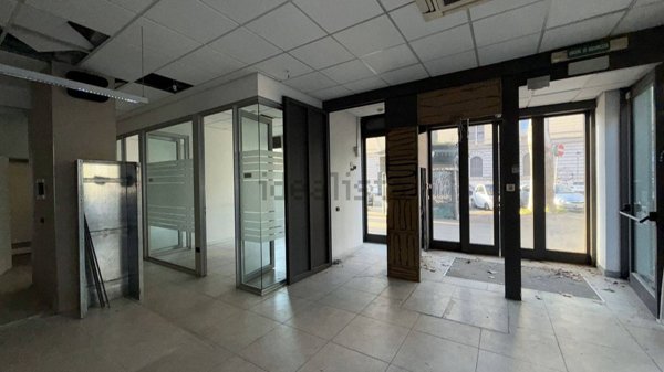 locale commerciale in affitto a Roma