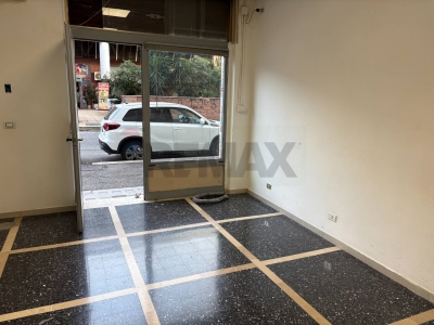 locale commerciale in affitto a Roma in zona Tuscolano