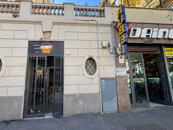 negozio in affitto a Roma in zona Appio Latino