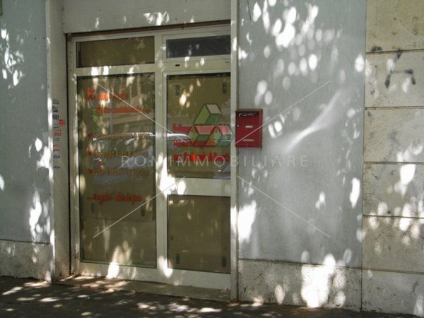 negozio in affitto a Roma in zona Tuscolano