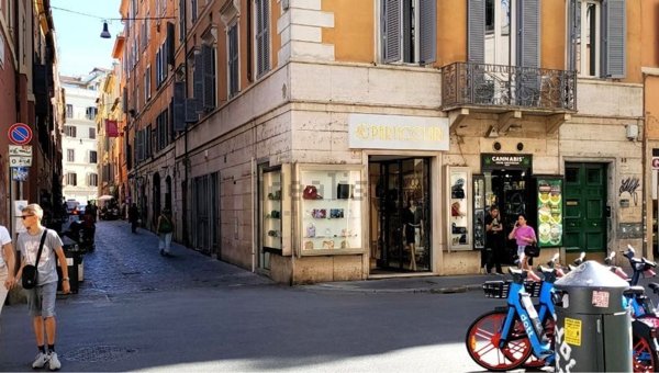 locale commerciale in affitto a Roma in zona Campo Marzio