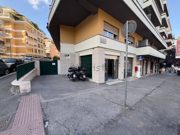 locale commerciale in affitto a Roma in zona Aurelio