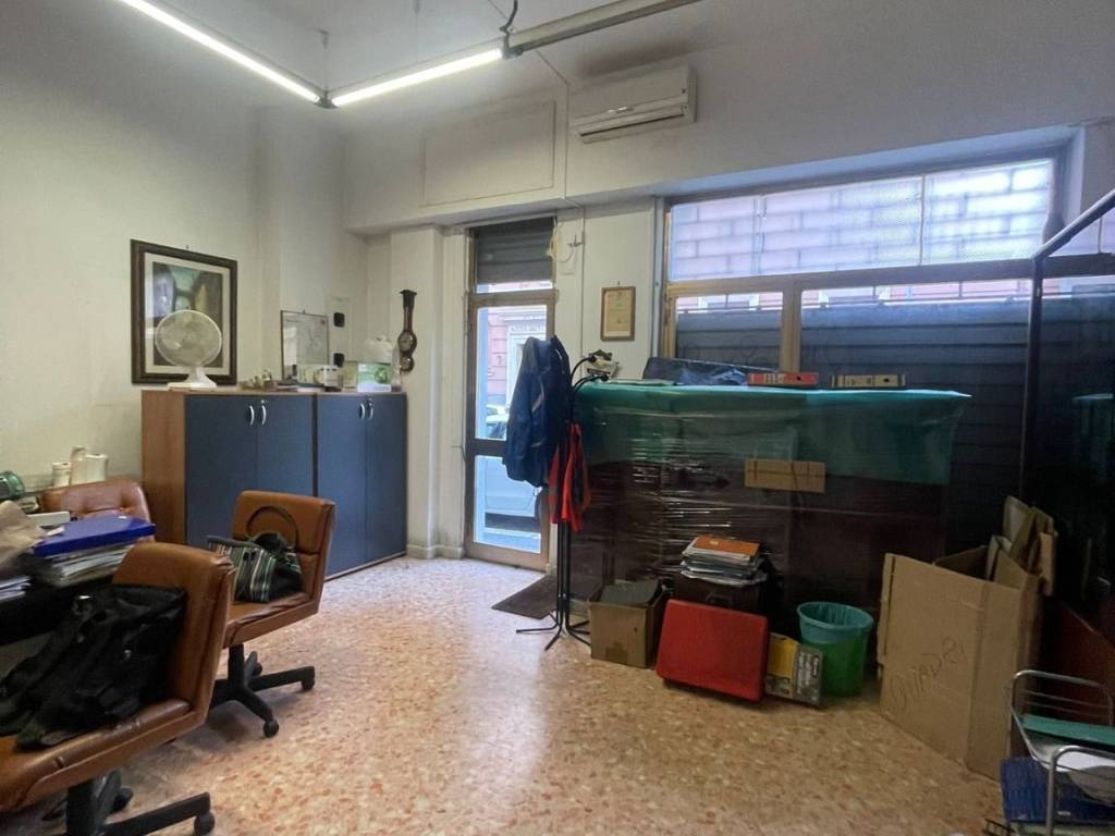 negozio in affitto a Roma in zona Appio Latino