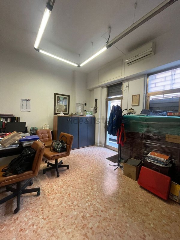 negozio in affitto a Roma in zona Appio Latino