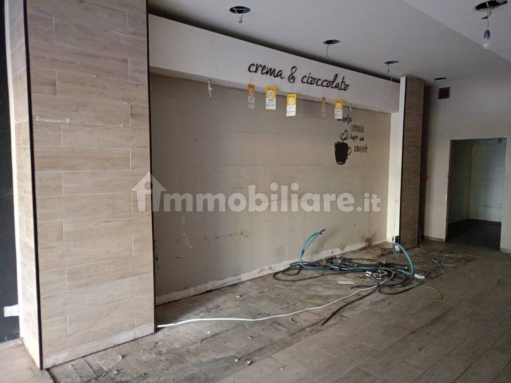 negozio in affitto a Roma in zona Finocchio