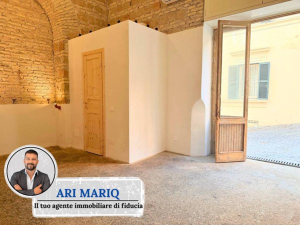 negozio in affitto a Roma in zona Rione Monti/Campitelli
