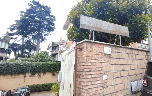 locale commerciale in affitto a Roma in zona Appio Pignatelli