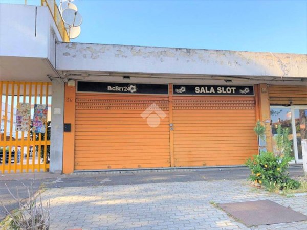 negozio in affitto a Roma in zona Torre Maura