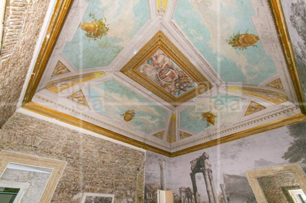 locale commerciale in affitto a Roma in zona Parione/Sant'Eustachio