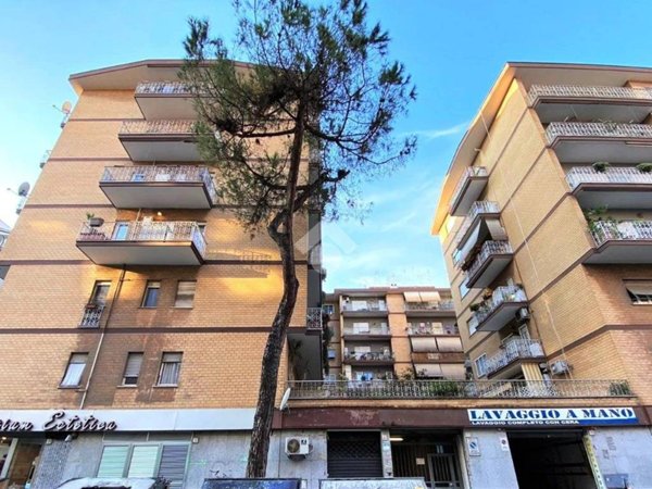 negozio in affitto a Roma